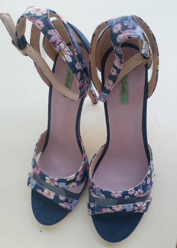 High heels blue with flowers